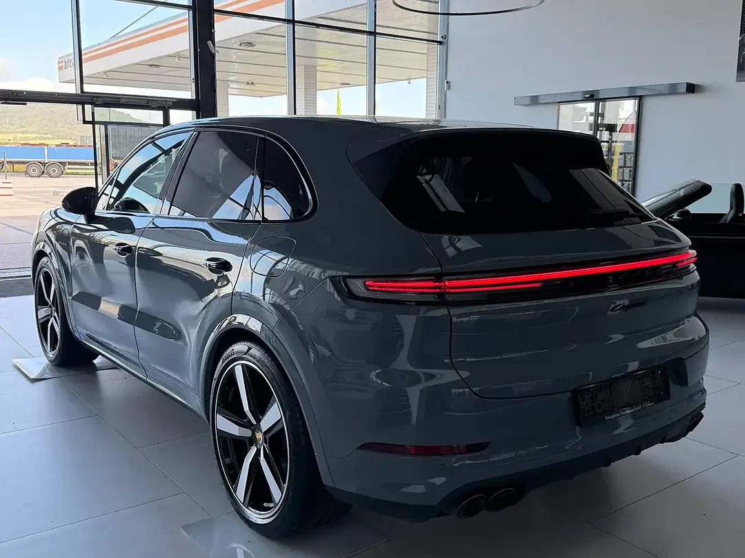 Porsche Cayenne - Thumbnail 4