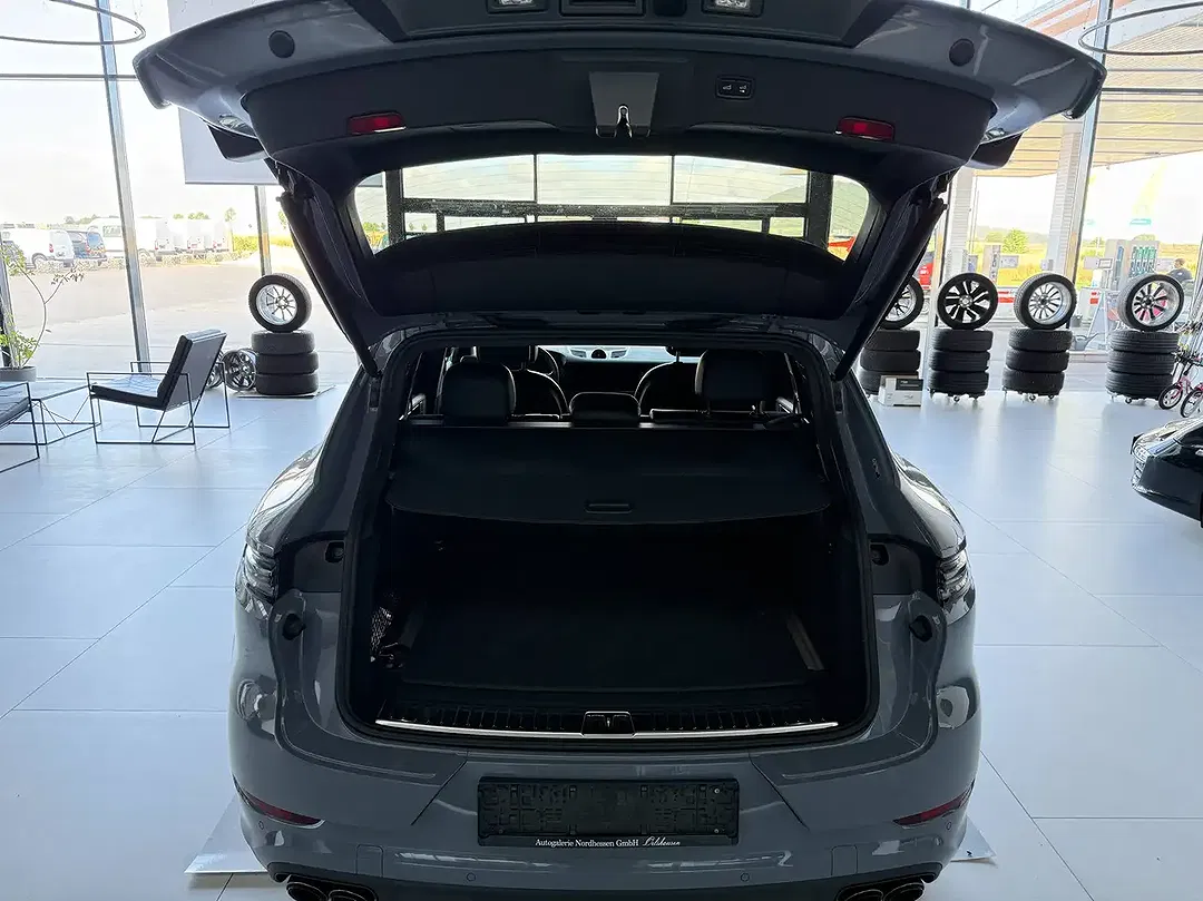 Porsche Cayenne - Thumbnail 5