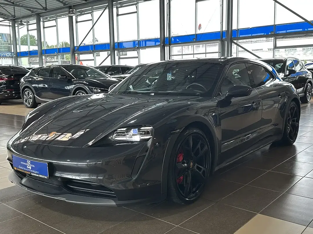 Porsche Taycan - Thumbnail 3