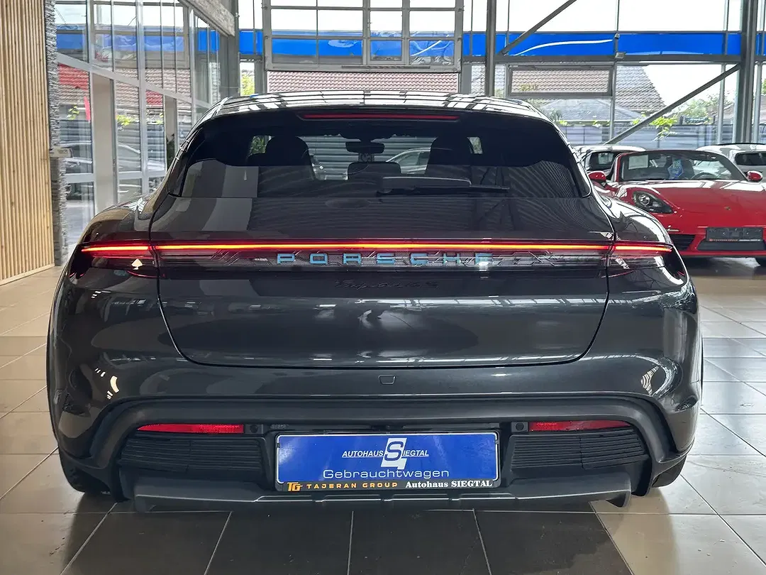 Porsche Taycan - Thumbnail 5
