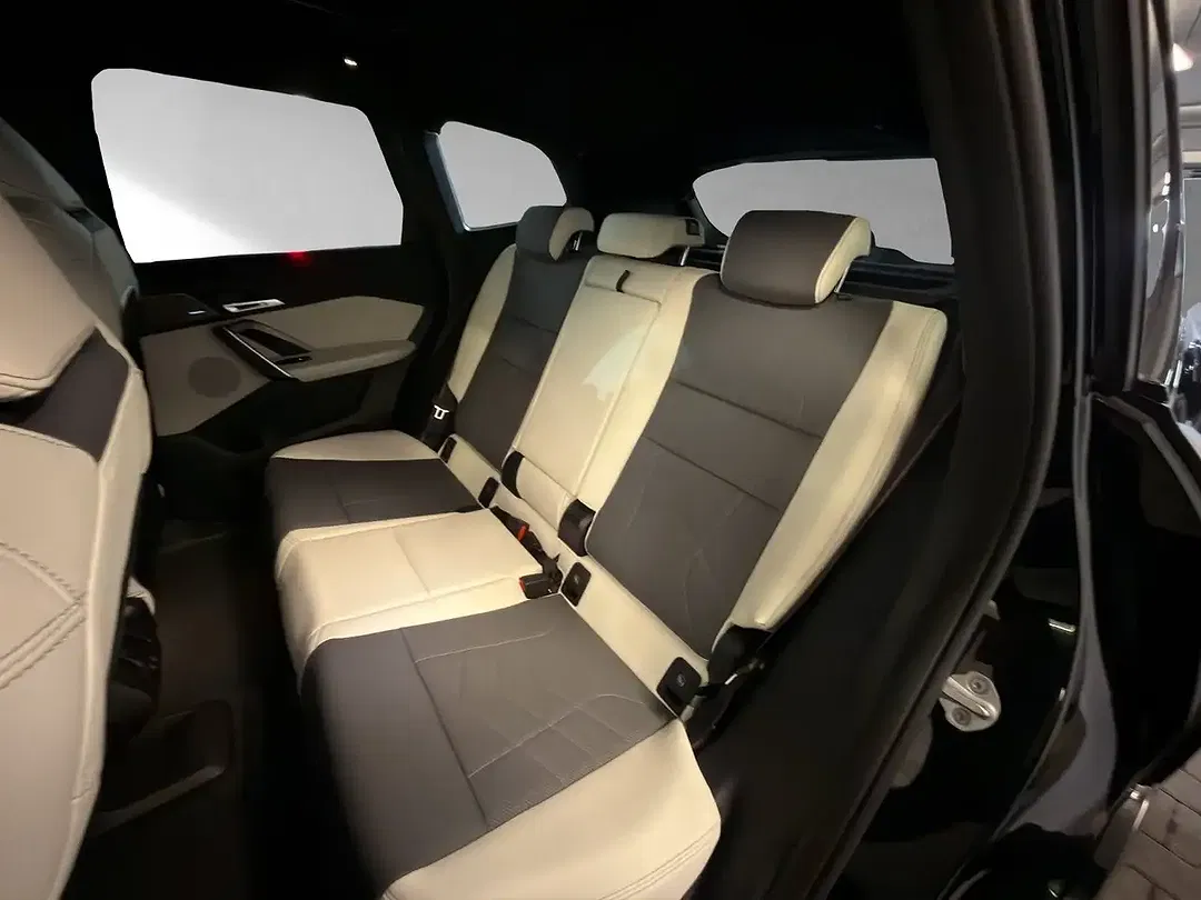 BMW iX1 - Thumbnail 10