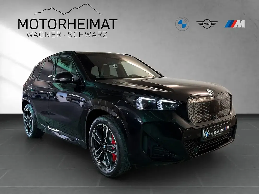 BMW iX1 - Thumbnail 3