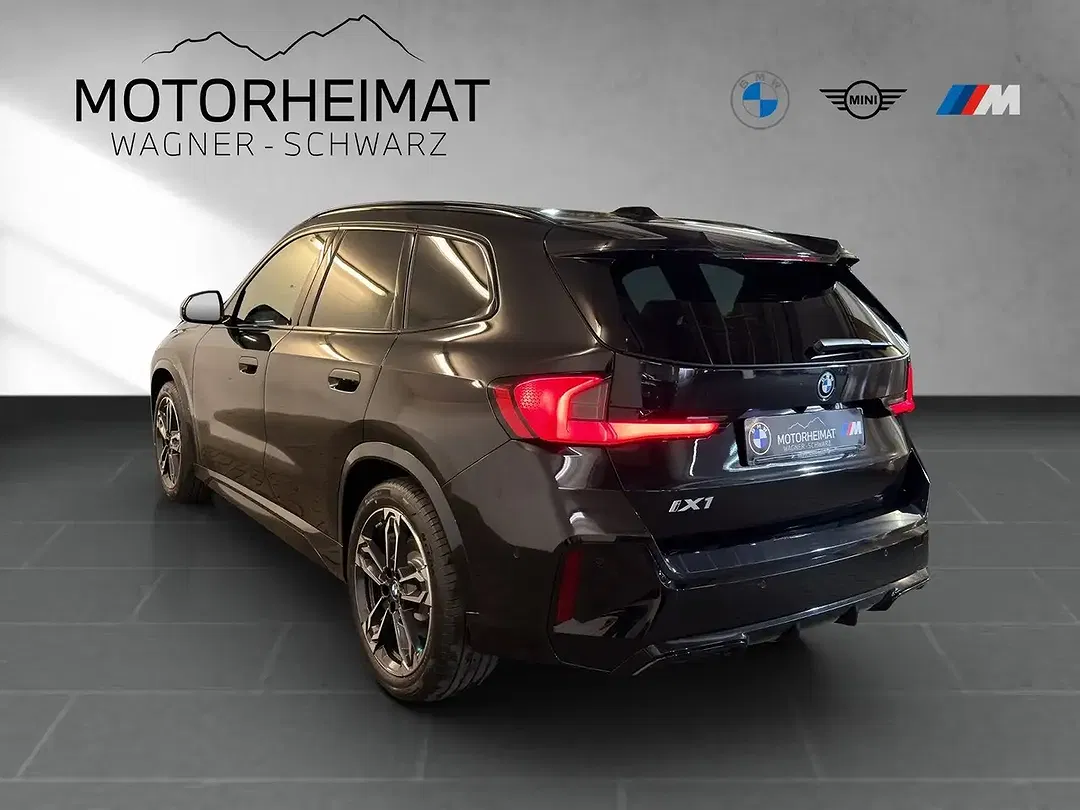 BMW iX1 - Thumbnail 4