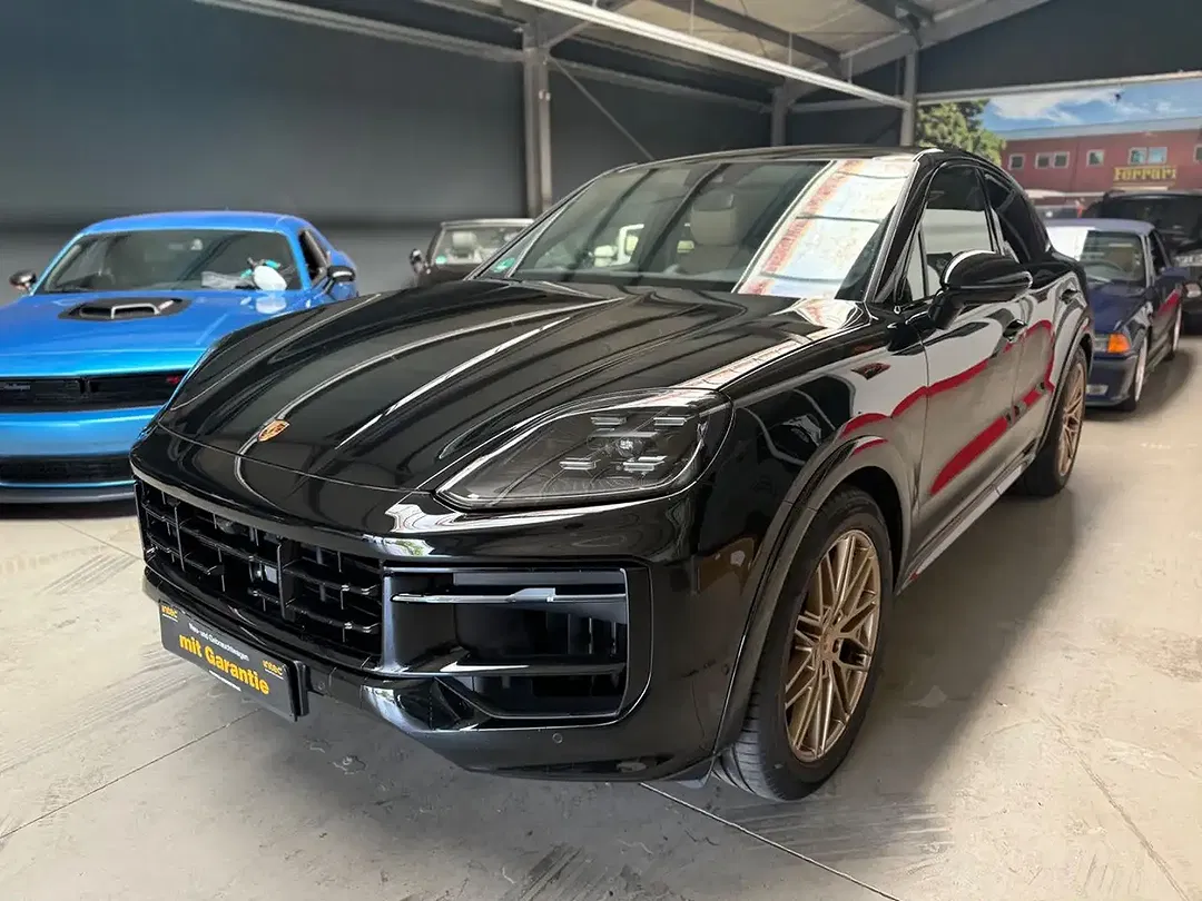 Porsche Cayenne - Thumbnail 1