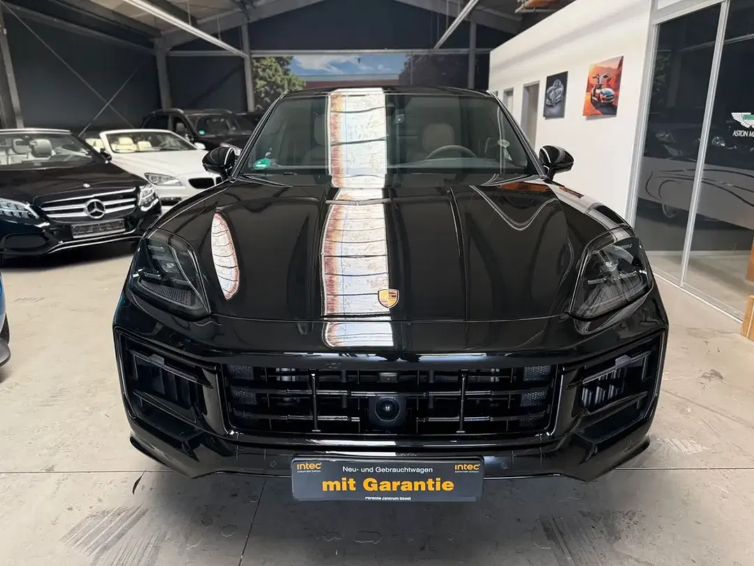 Porsche Cayenne - Thumbnail 2