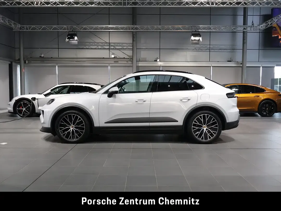 Porsche Macan - Thumbnail 2