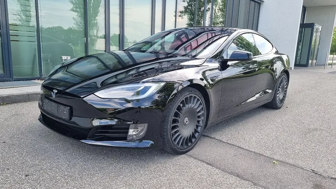 Tesla Model S - Afbeelding 1