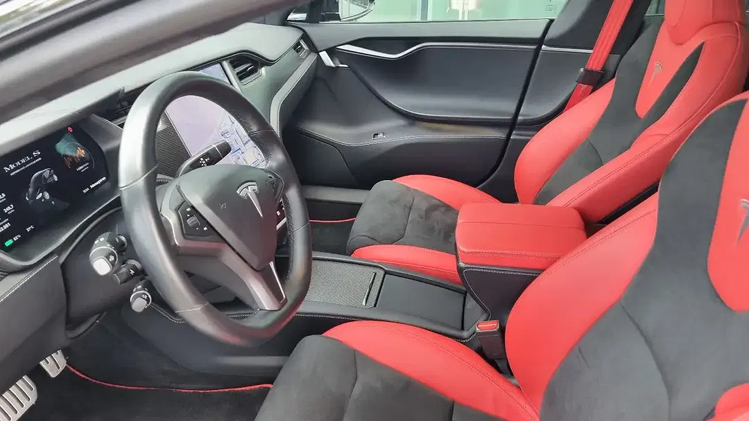 Tesla Model S - Thumbnail 11