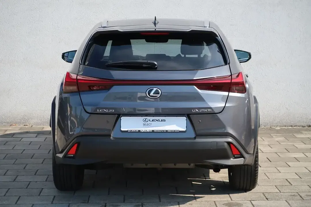 Lexus UX 250h - Thumbnail 6