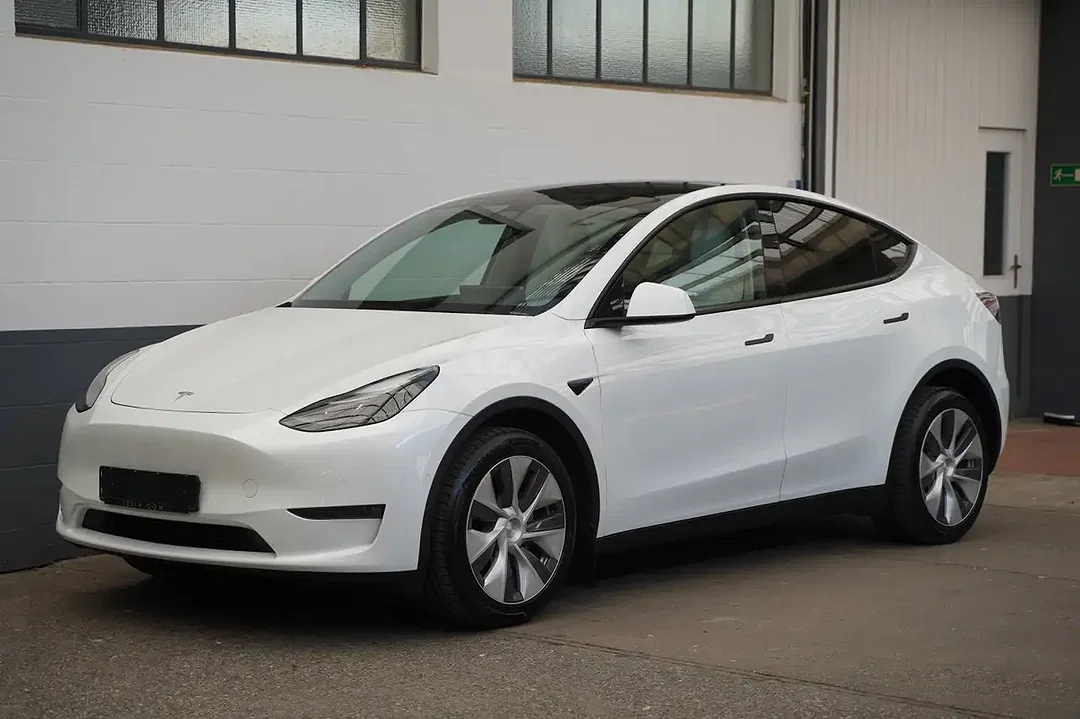 Tesla Model Y - Afbeelding 1