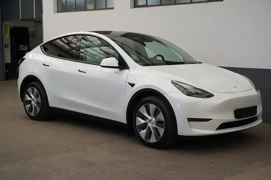 Tesla Model Y - Thumbnail 10