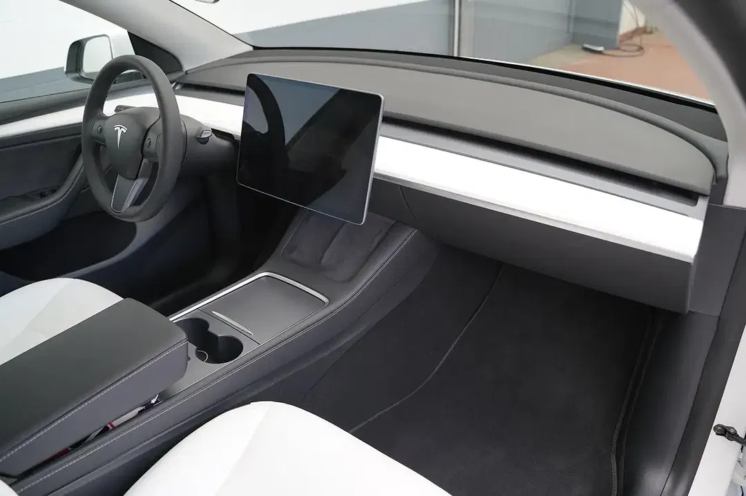 Tesla Model Y - Thumbnail 12