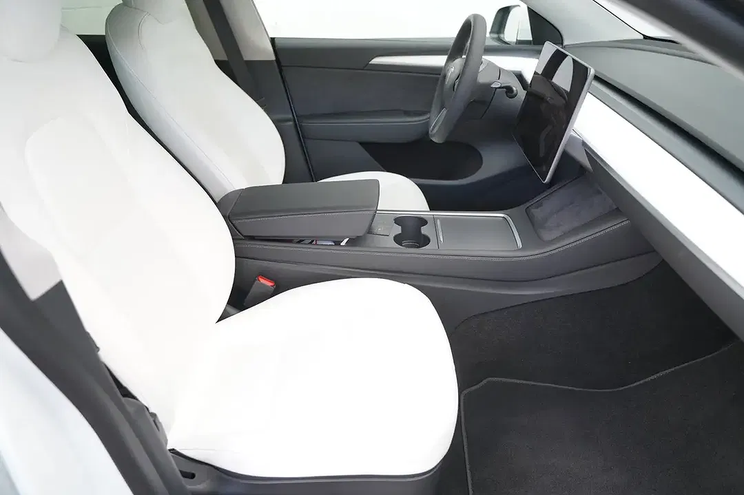 Tesla Model Y - Thumbnail 13