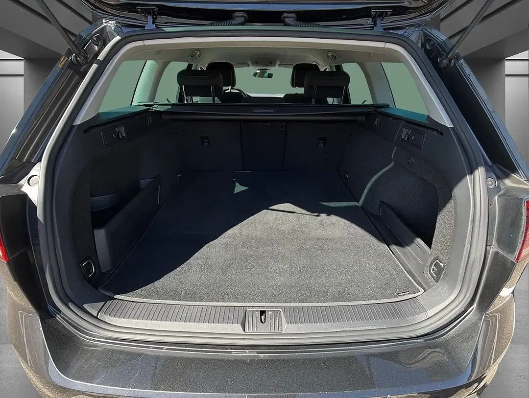 Volkswagen Passat - Thumbnail 11