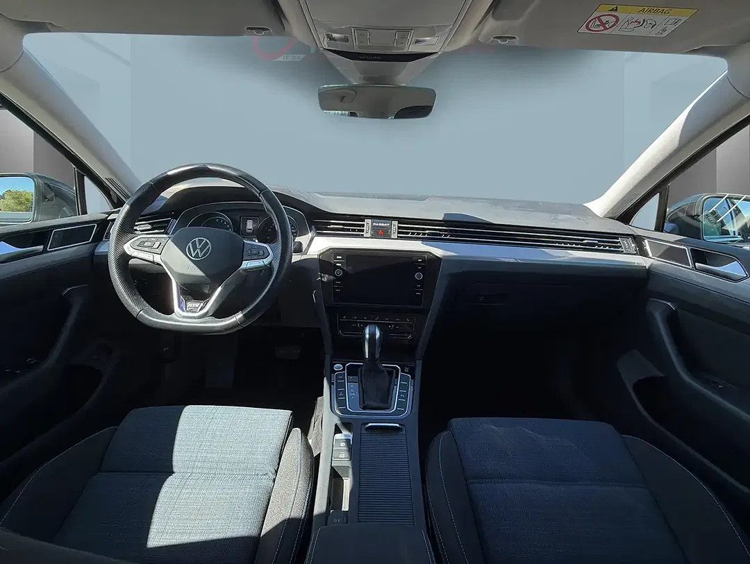 Volkswagen Passat - Thumbnail 5