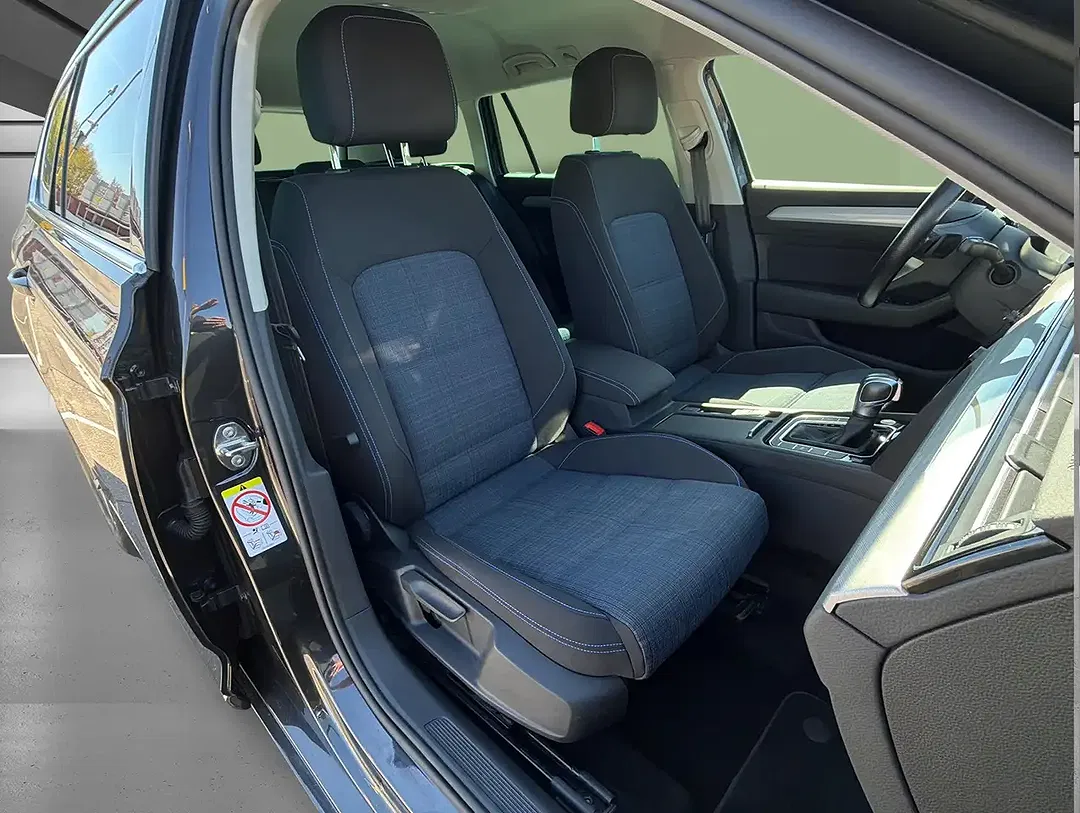 Volkswagen Passat - Thumbnail 8