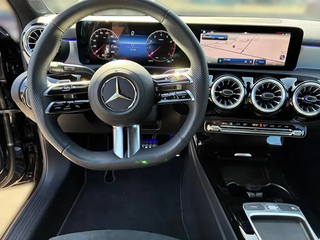 Mercedes-Benz A 200 - Thumbnail 11