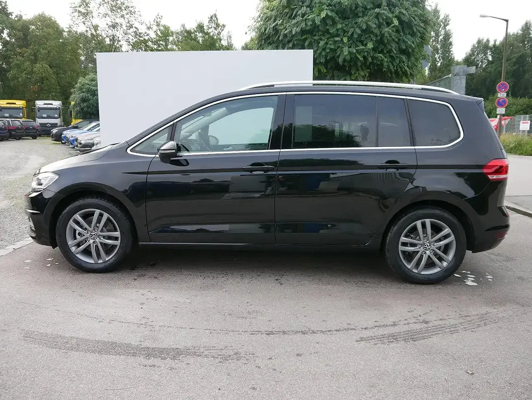 Volkswagen Touran - Thumbnail 4