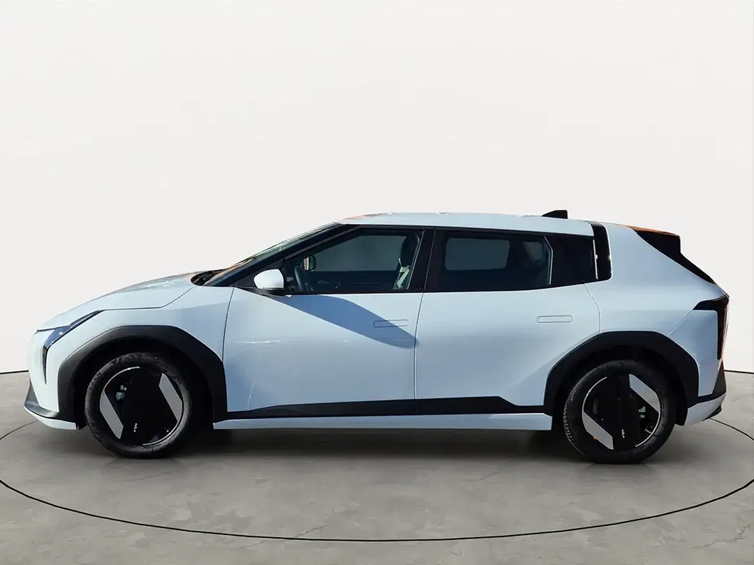 Kia EV4 - Thumbnail 3