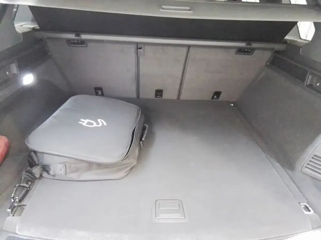 Volkswagen Touareg - Thumbnail 8