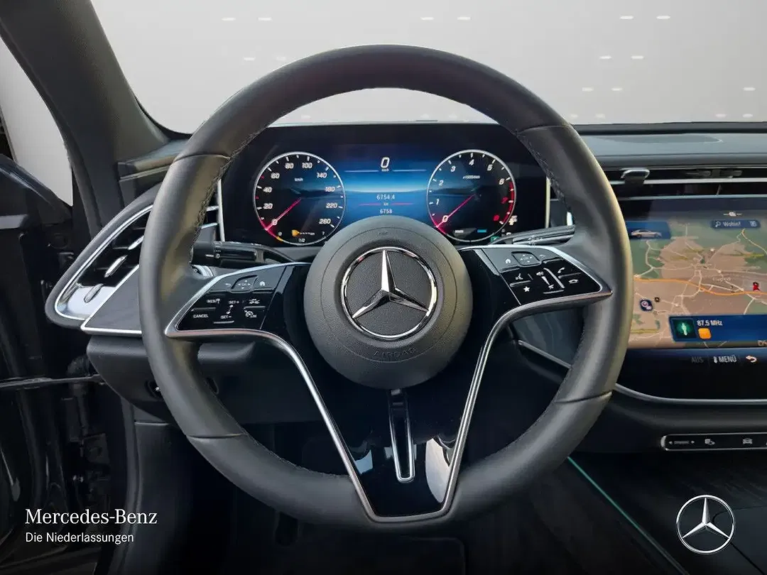Mercedes-Benz E 200 - Thumbnail 13
