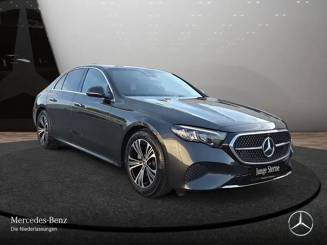 Mercedes-Benz E 200 - Thumbnail 4