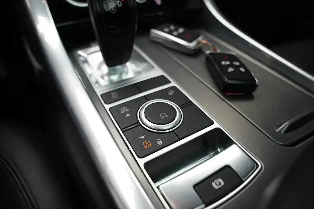 Land Rover Range Rover Sport - Thumbnail 30