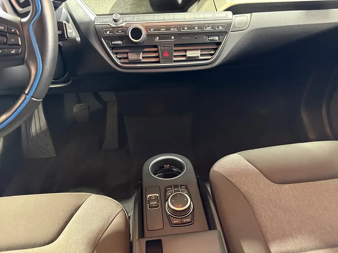 BMW i3 - Thumbnail 13