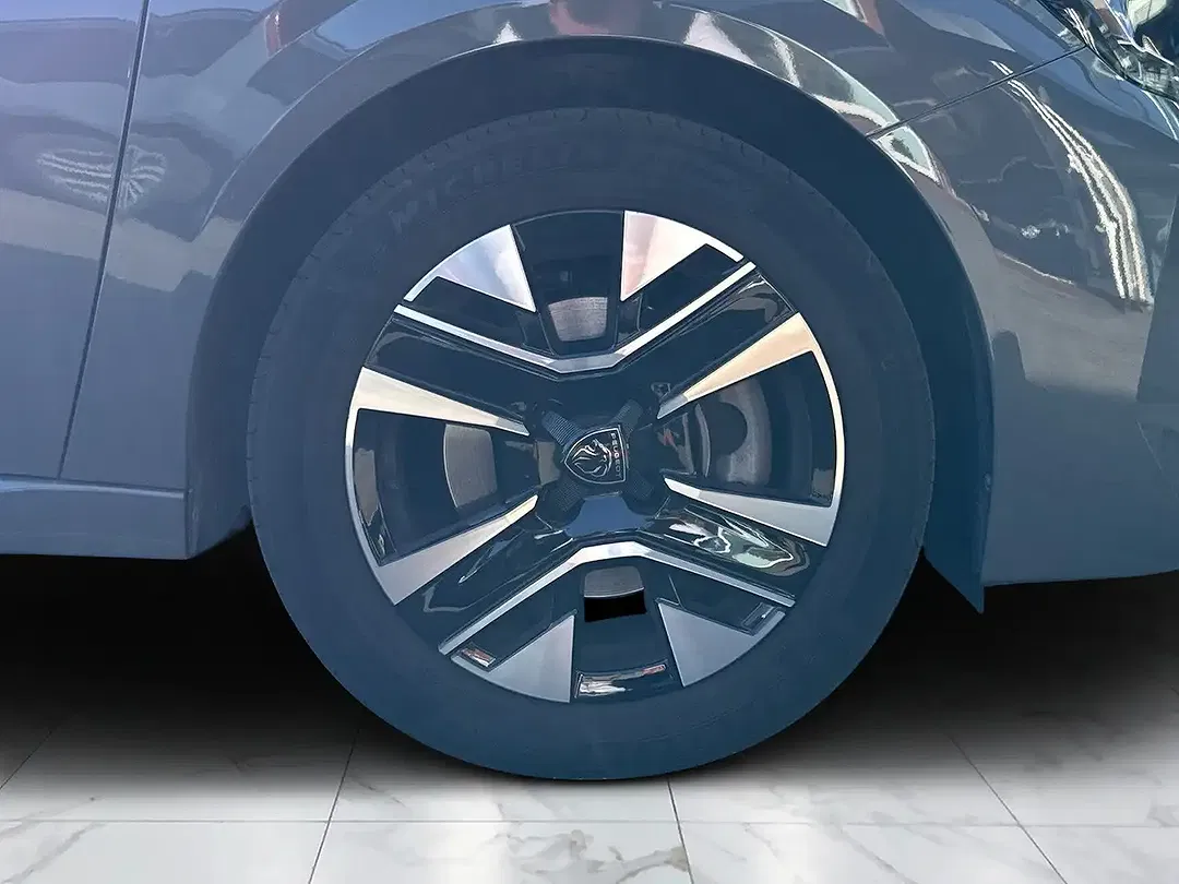 Peugeot 208 - Thumbnail 8