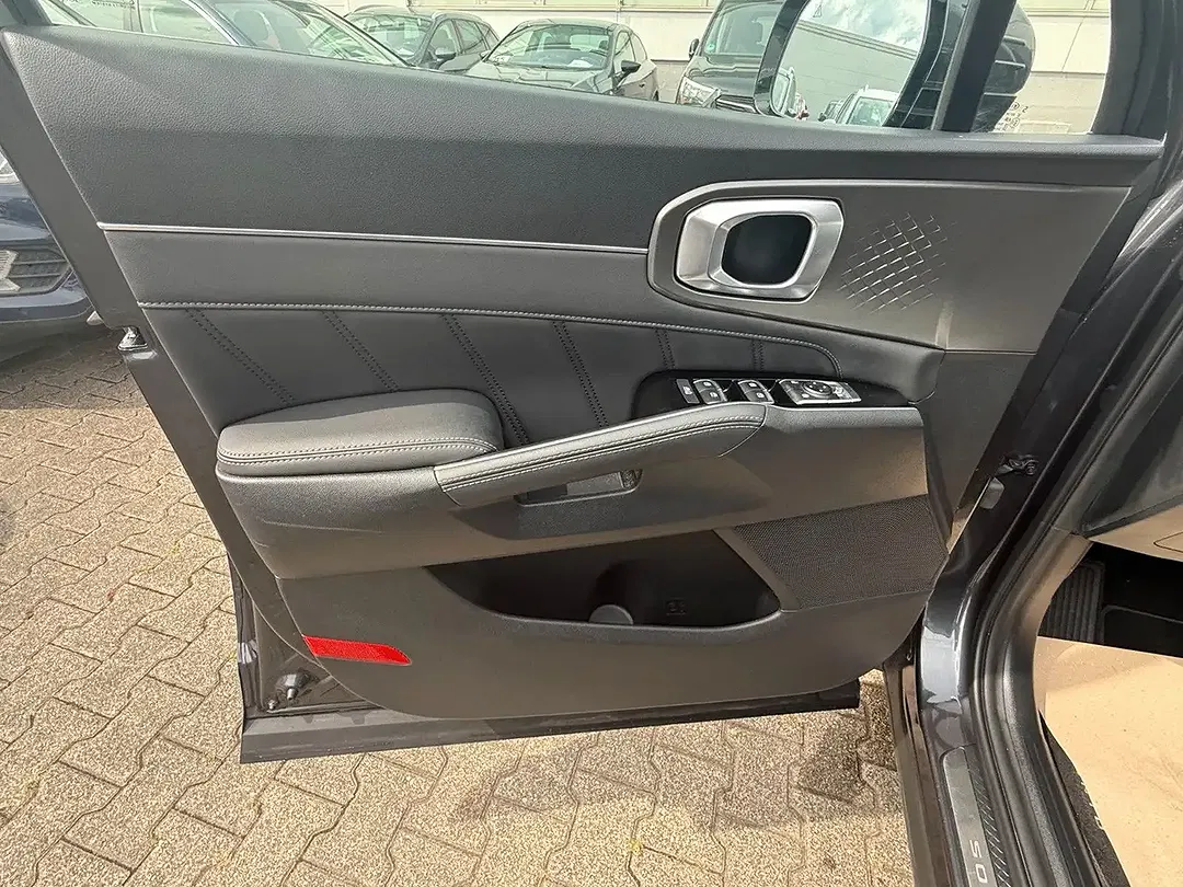 Kia Sorento - Thumbnail 11