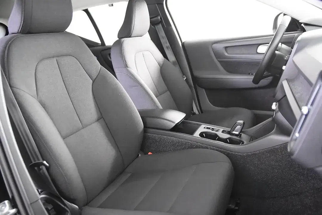 Volvo XC40 T2 Momentum - foto 2