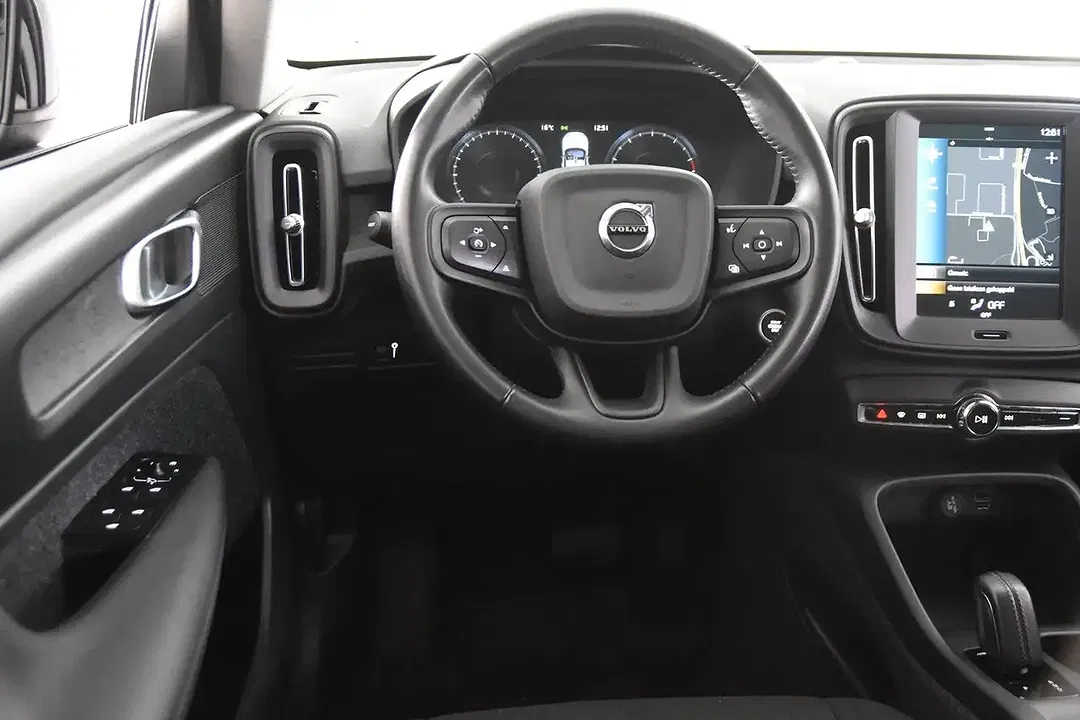Volvo XC40 - Thumbnail 5