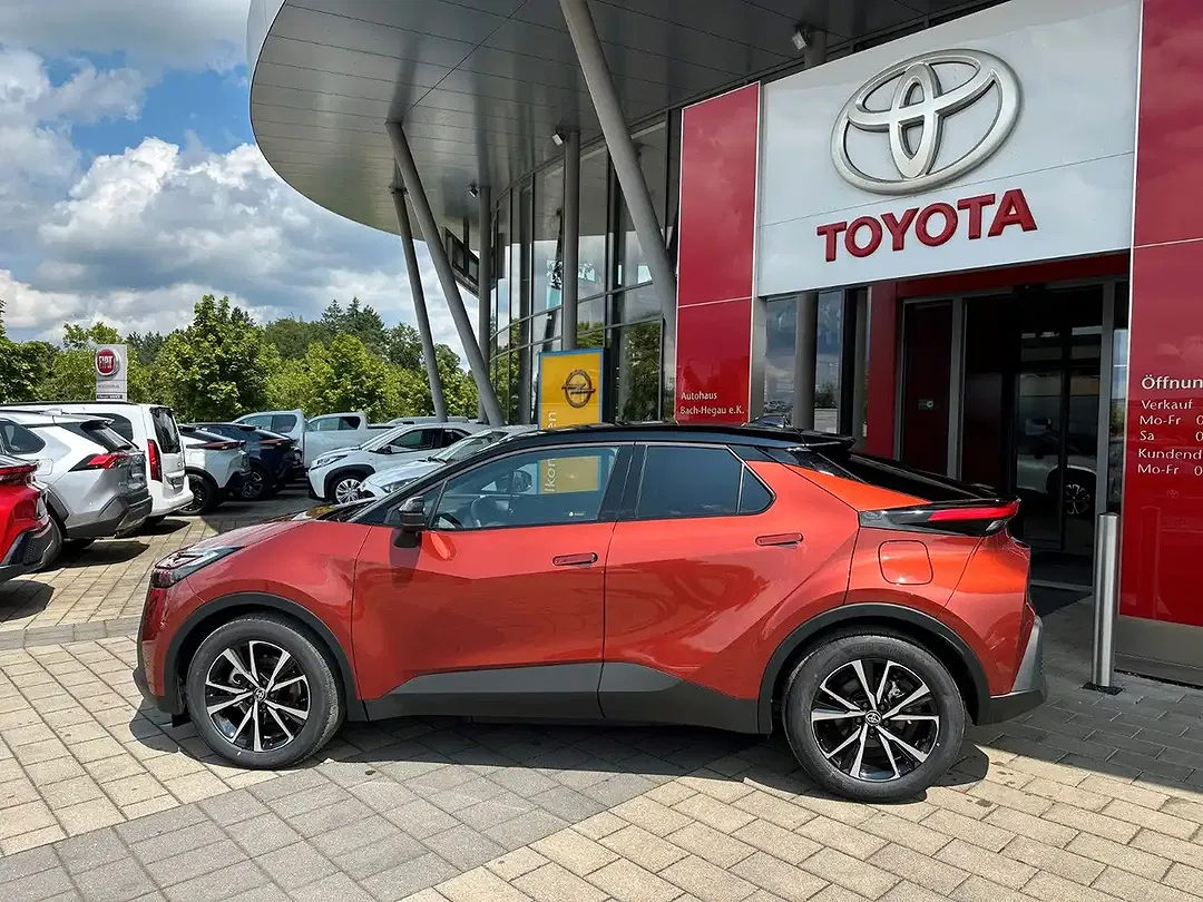 Toyota C-HR - Thumbnail 2