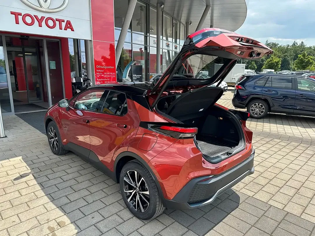 Toyota C-HR - Thumbnail 9