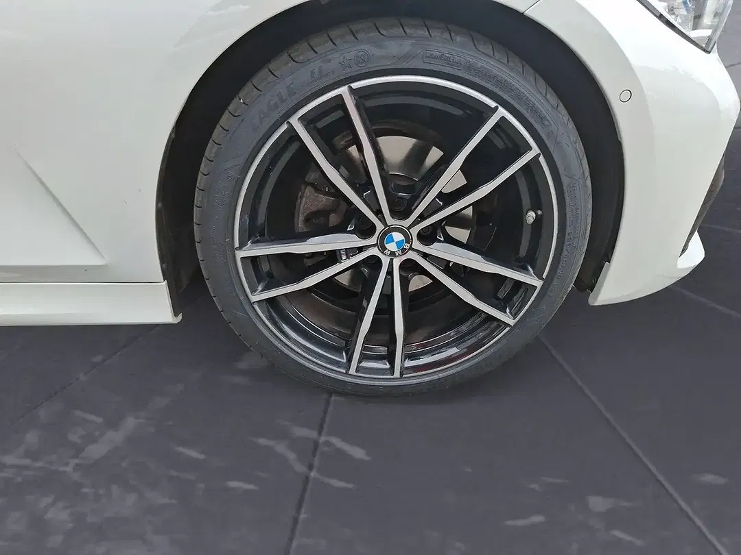 BMW 320 - Thumbnail 6