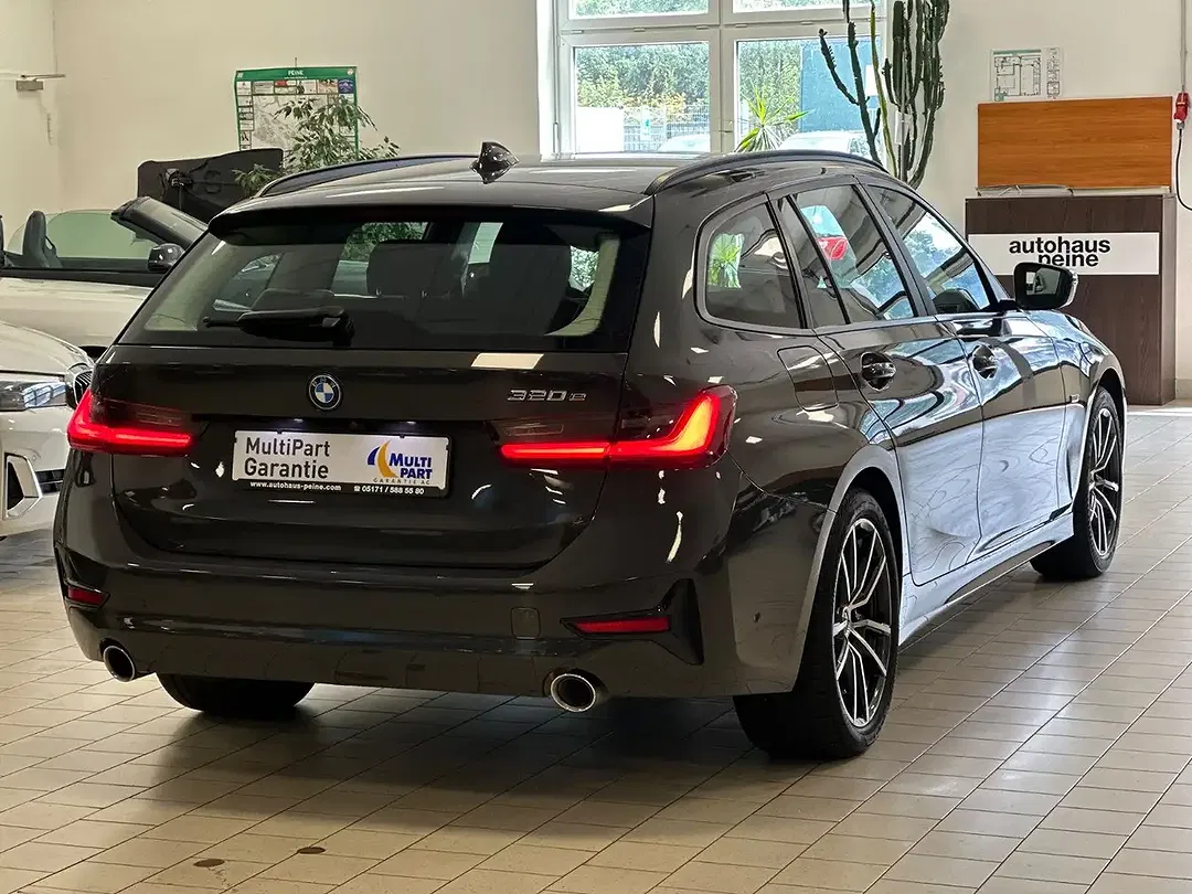 BMW 320 - Thumbnail 10