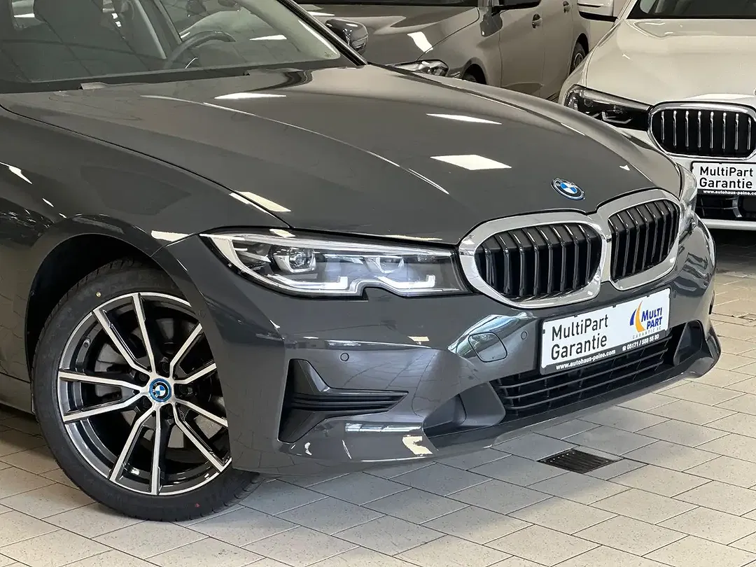 BMW 320 - Thumbnail 4