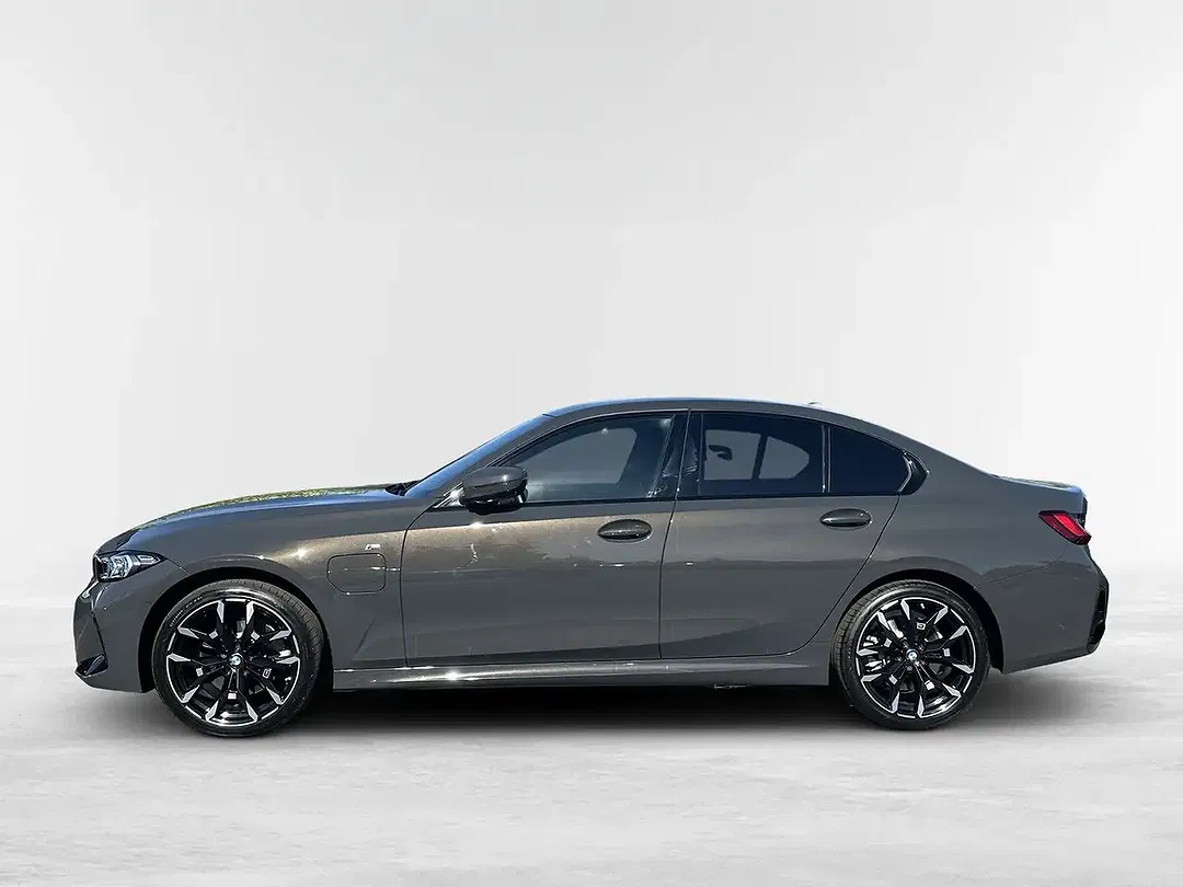 BMW 330 - Thumbnail 2