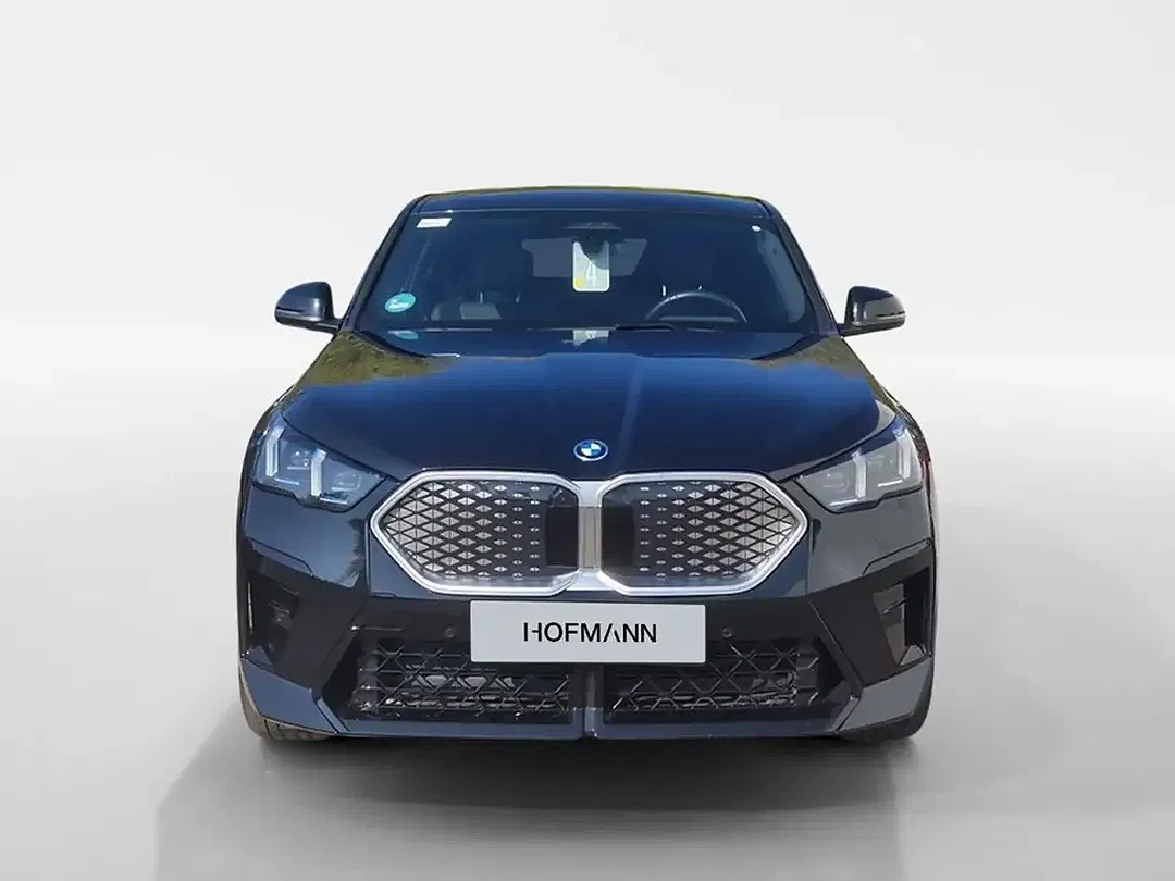 BMW iX2 - Thumbnail 2