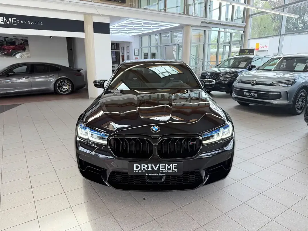 BMW M5 - Thumbnail 3