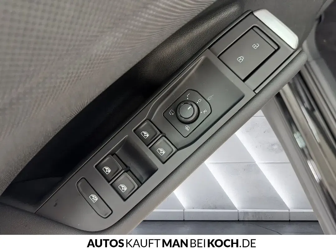 Volkswagen T-Roc - Thumbnail 12