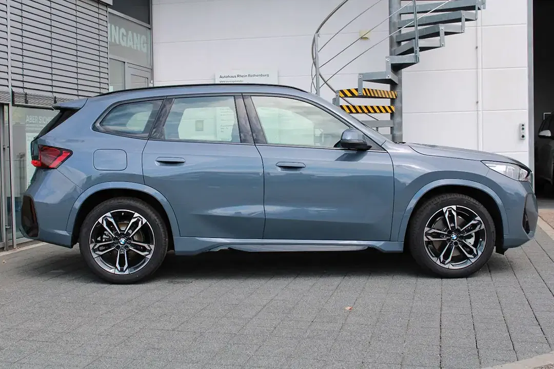 BMW X1 - Thumbnail 3