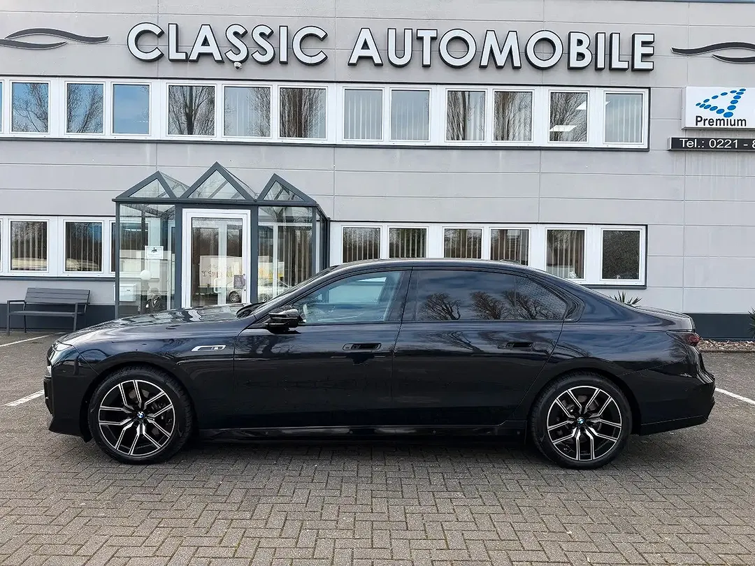 BMW i7 - Thumbnail 5