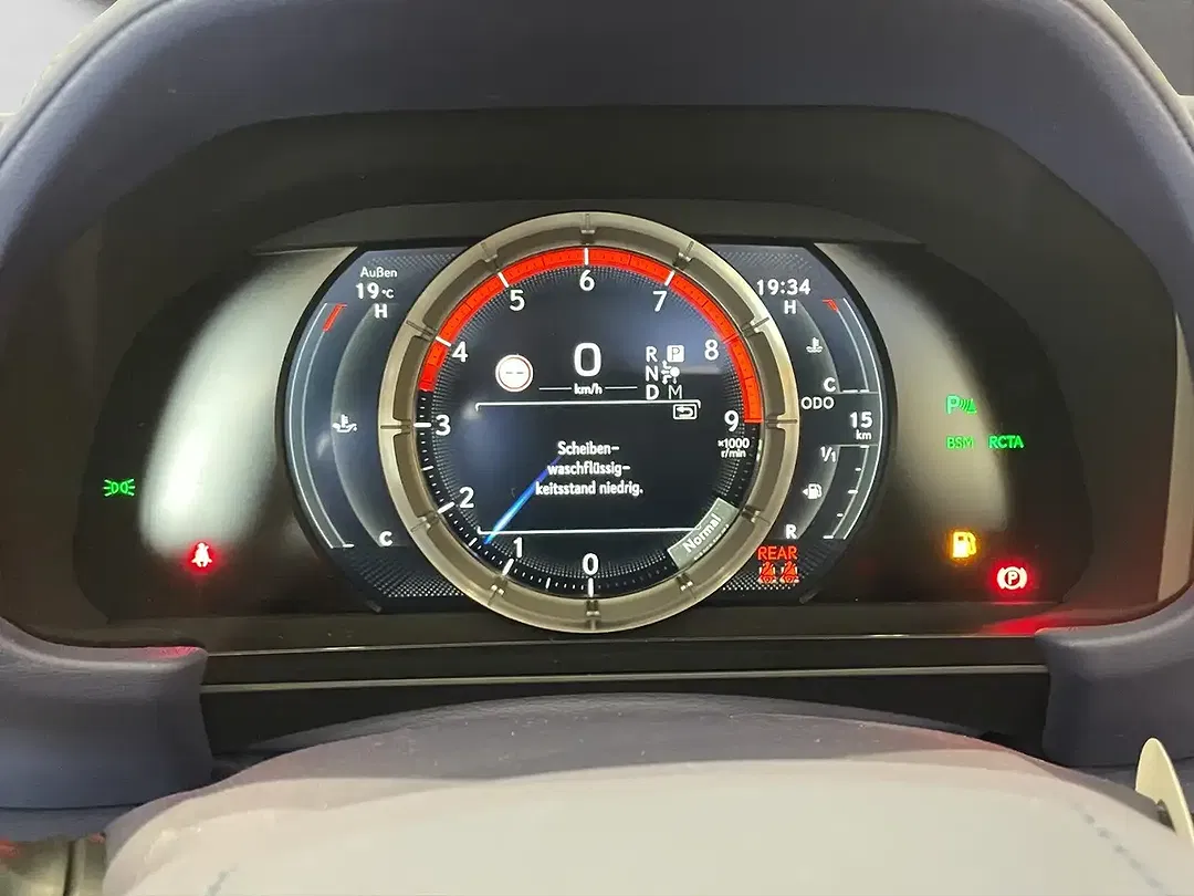 Lexus LC 500 - Thumbnail 10