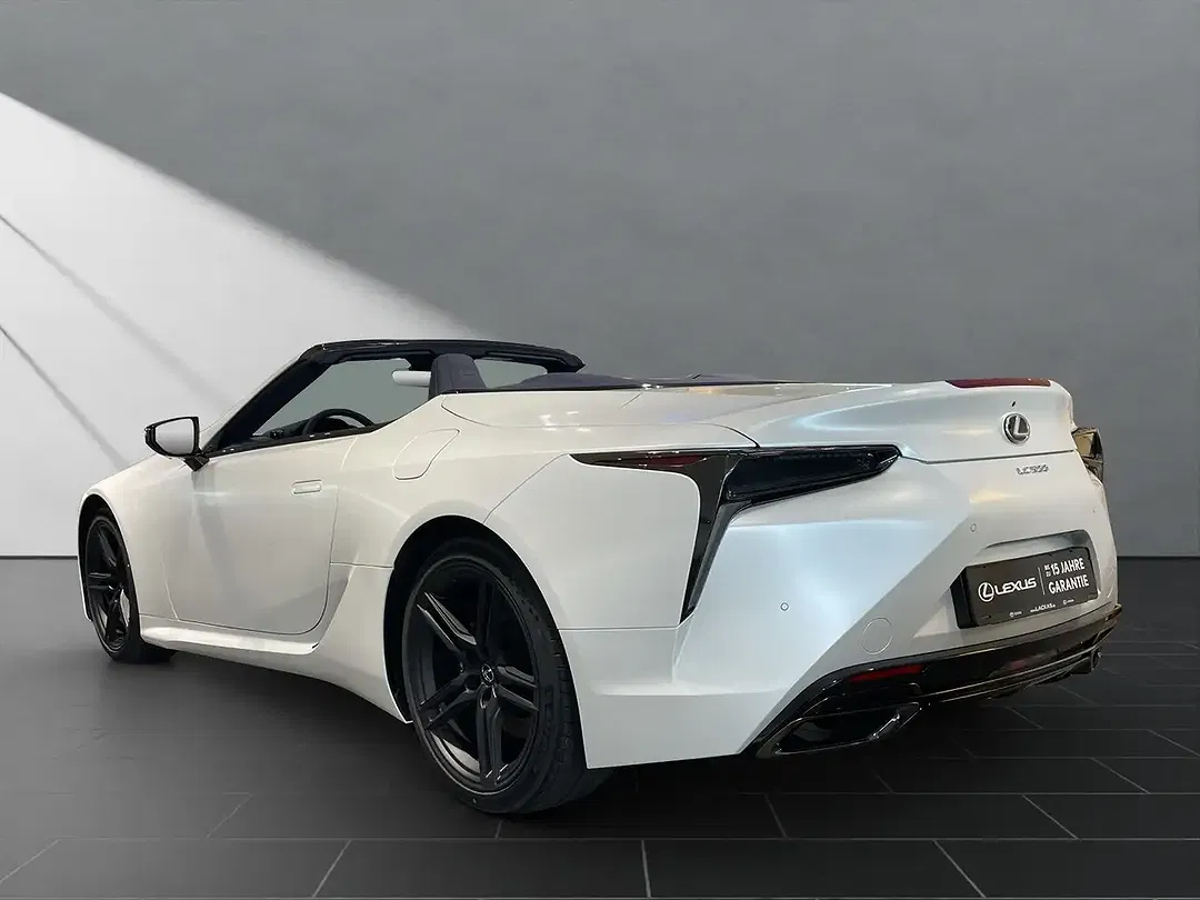Lexus LC 500 - Thumbnail 3