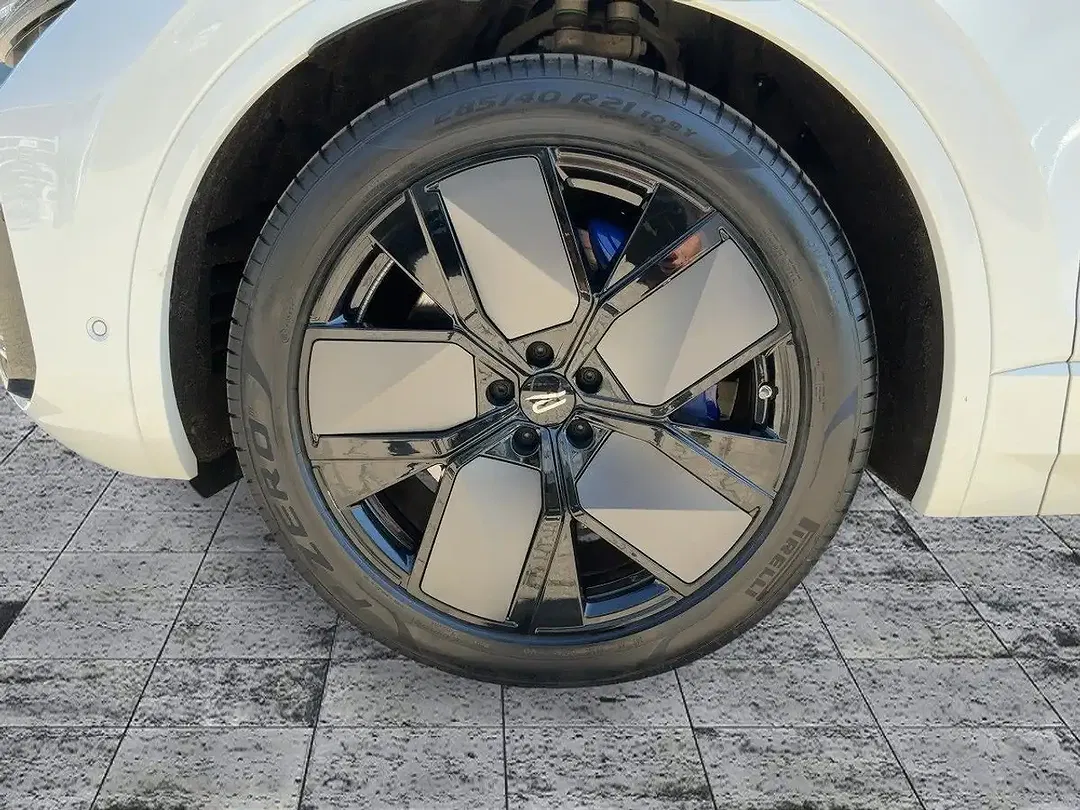 Volkswagen Touareg - Thumbnail 7