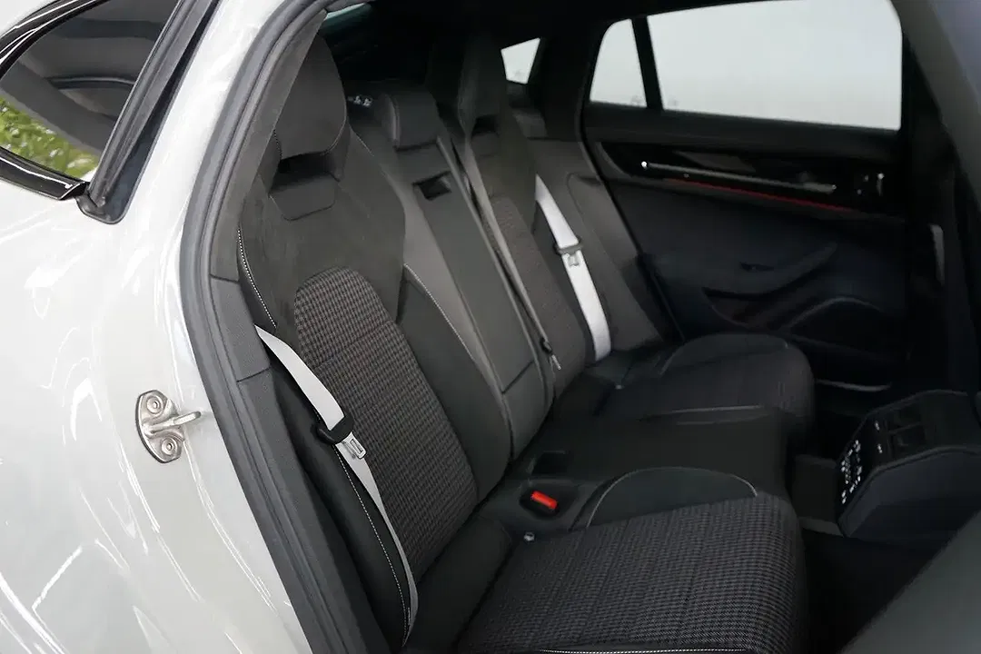 Porsche Panamera - Thumbnail 11