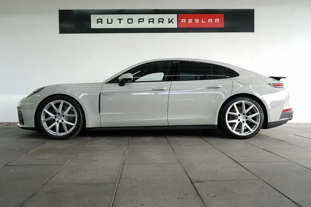 Porsche Panamera - Thumbnail 30