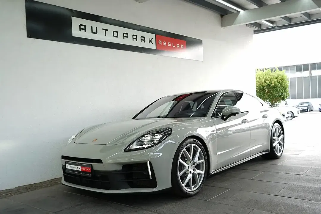 Porsche Panamera - Thumbnail 32