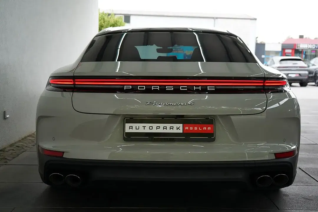 Porsche Panamera - Thumbnail 4